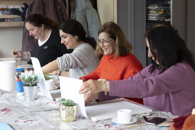 De schilderclub van Vrouwenbuurtlab in Den Haag