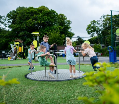 Speeltuinen waar kinderen met en zonder beperking samen spelen