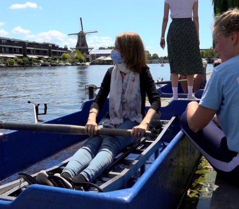 Rowing Blind Leiden organiseert roeitrainingen voor mensen met slecht zicht